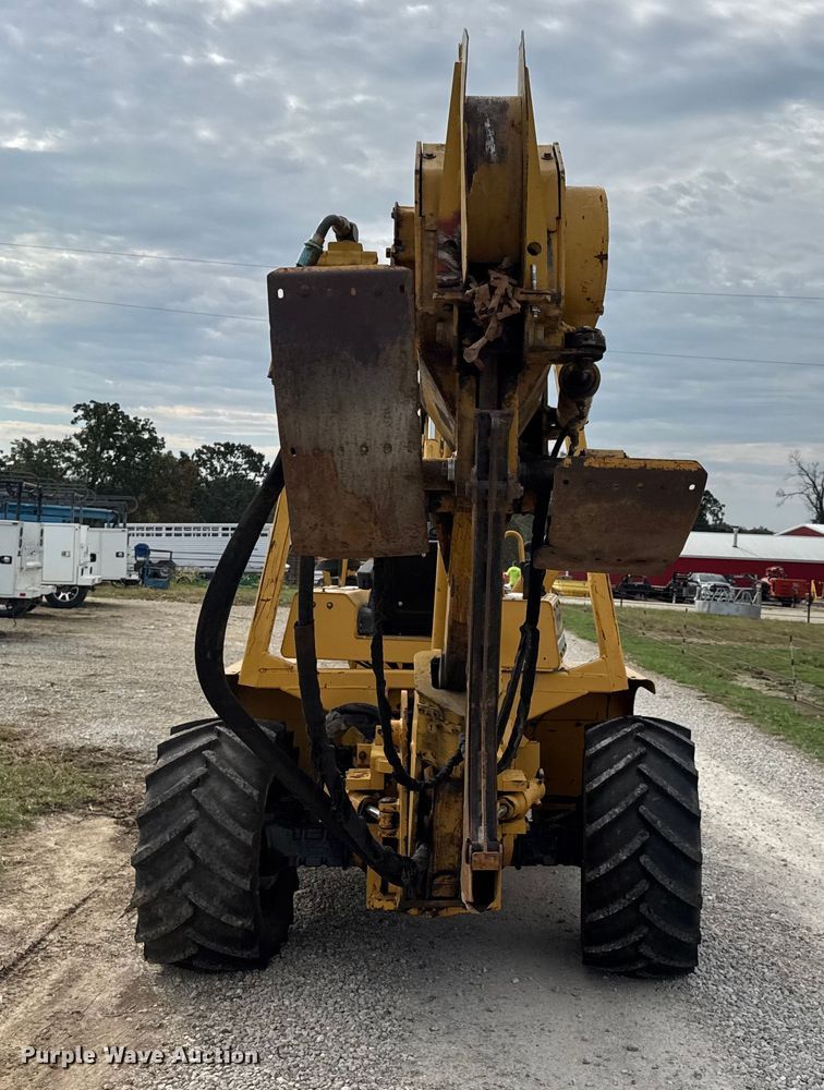 image for item EN0551 2000 Vermeer V8550A vibratory cable plow