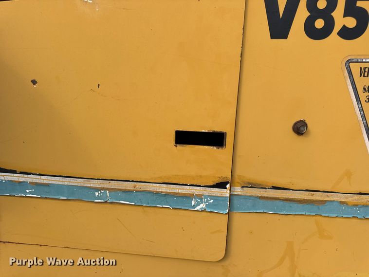 image for item EN0551 2000 Vermeer V8550A vibratory cable plow