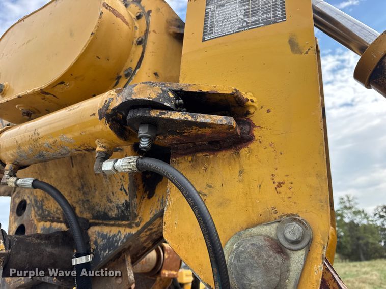 image for item EN0551 2000 Vermeer V8550A vibratory cable plow