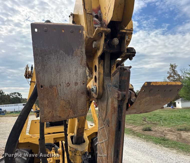 image for item EN0551 2000 Vermeer V8550A vibratory cable plow