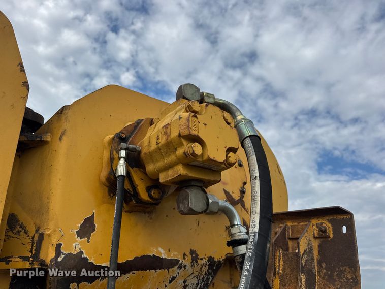 image for item EN0551 2000 Vermeer V8550A vibratory cable plow