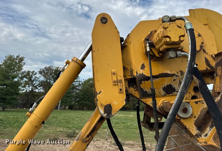 image for item EN0551 2000 Vermeer V8550A vibratory cable plow