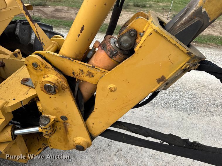 image for item EN0551 2000 Vermeer V8550A vibratory cable plow