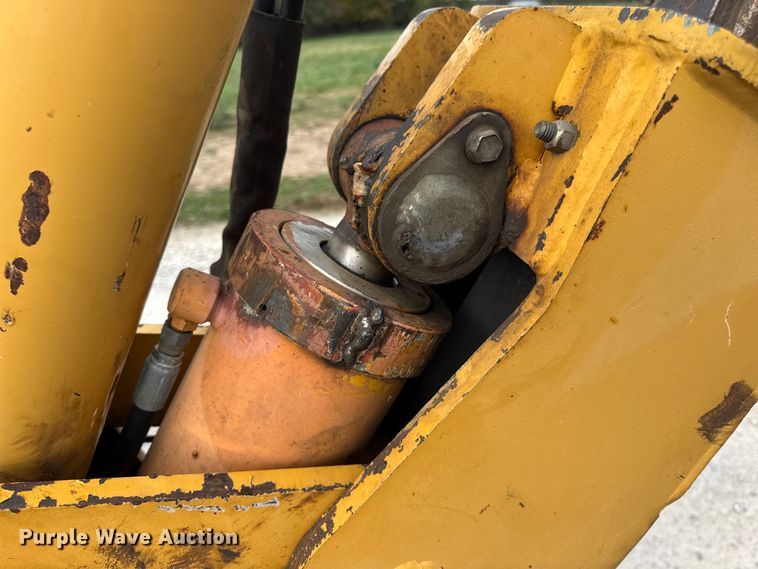 image for item EN0551 2000 Vermeer V8550A vibratory cable plow