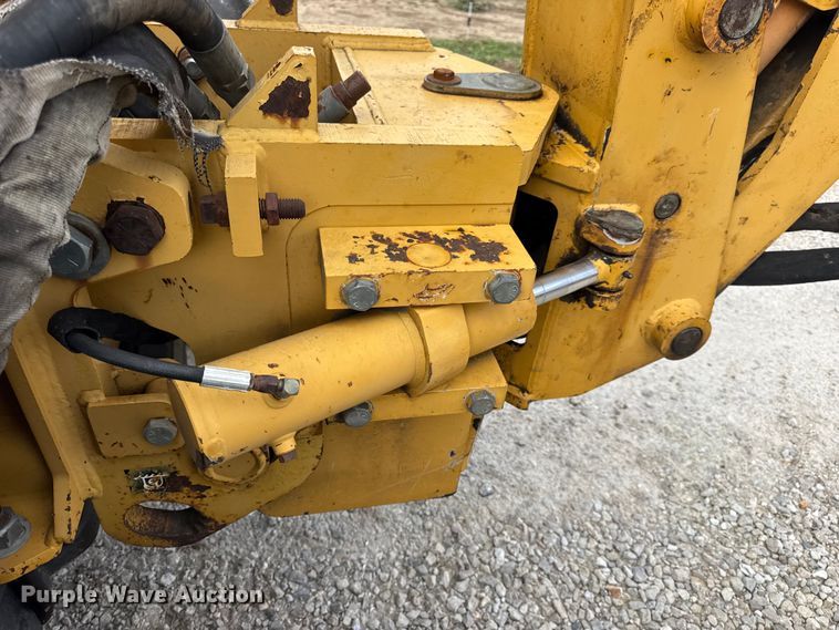 image for item EN0551 2000 Vermeer V8550A vibratory cable plow