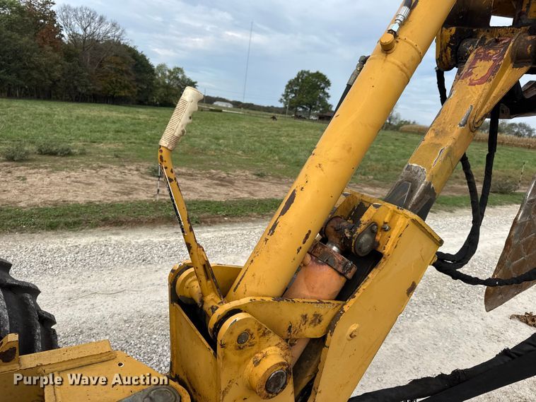 image for item EN0551 2000 Vermeer V8550A vibratory cable plow