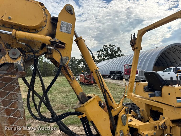 image for item EN0551 2000 Vermeer V8550A vibratory cable plow