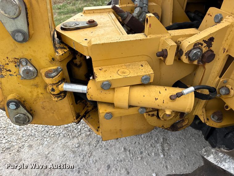 image for item EN0551 2000 Vermeer V8550A vibratory cable plow