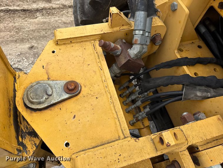 image for item EN0551 2000 Vermeer V8550A vibratory cable plow
