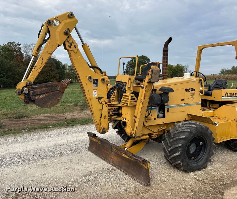 image for item EN0551 2000 Vermeer V8550A vibratory cable plow