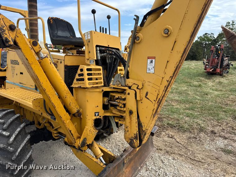 image for item EN0551 2000 Vermeer V8550A vibratory cable plow