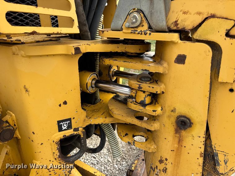 image for item EN0551 2000 Vermeer V8550A vibratory cable plow