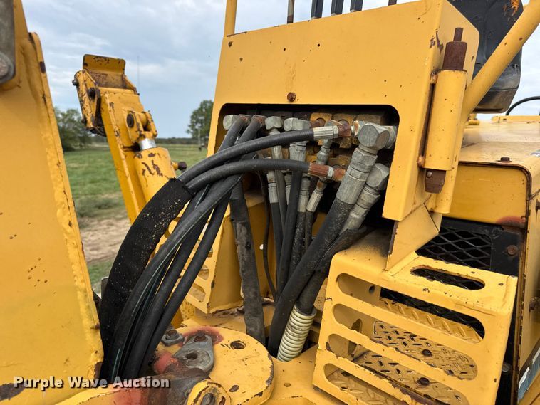 image for item EN0551 2000 Vermeer V8550A vibratory cable plow