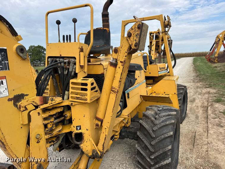 image for item EN0551 2000 Vermeer V8550A vibratory cable plow