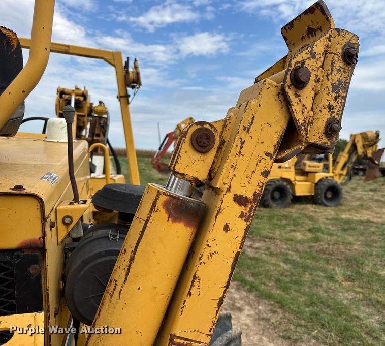 image for item EN0551 2000 Vermeer V8550A vibratory cable plow