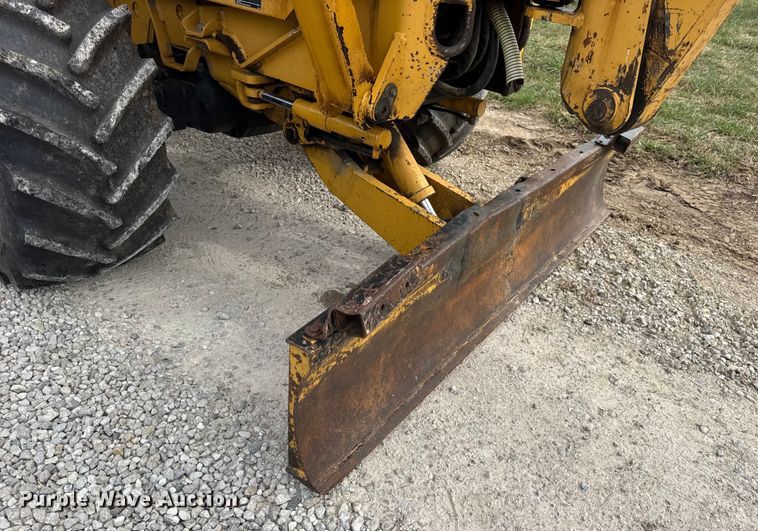 image for item EN0551 2000 Vermeer V8550A vibratory cable plow