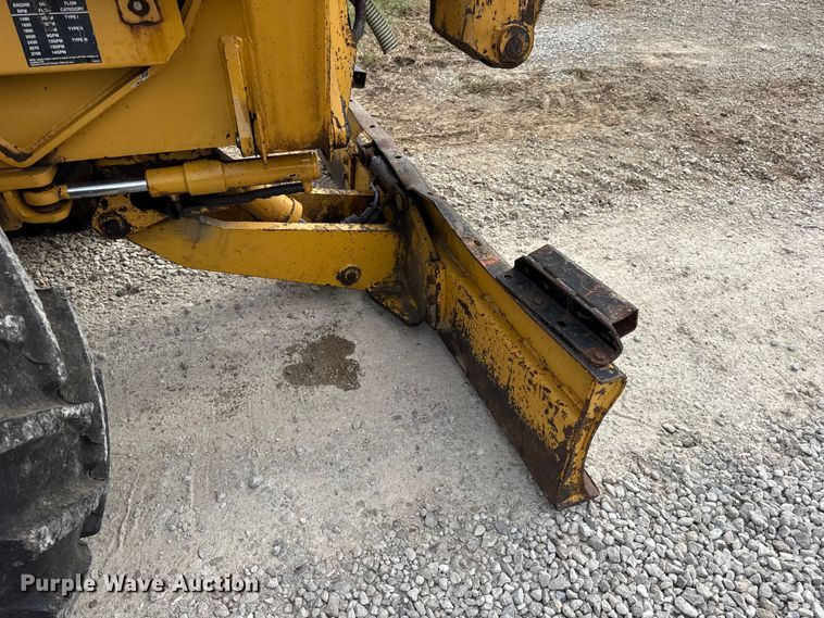 image for item EN0551 2000 Vermeer V8550A vibratory cable plow