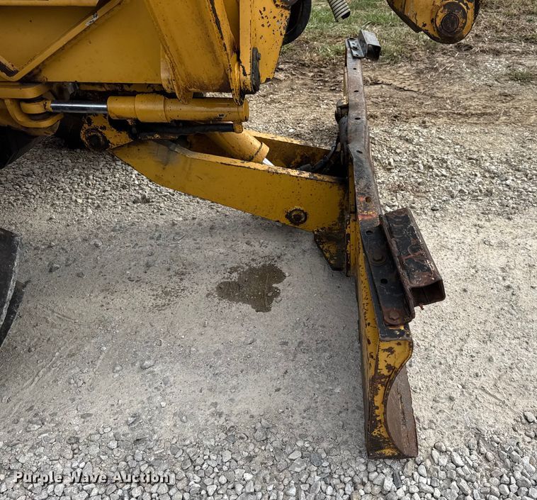 image for item EN0551 2000 Vermeer V8550A vibratory cable plow