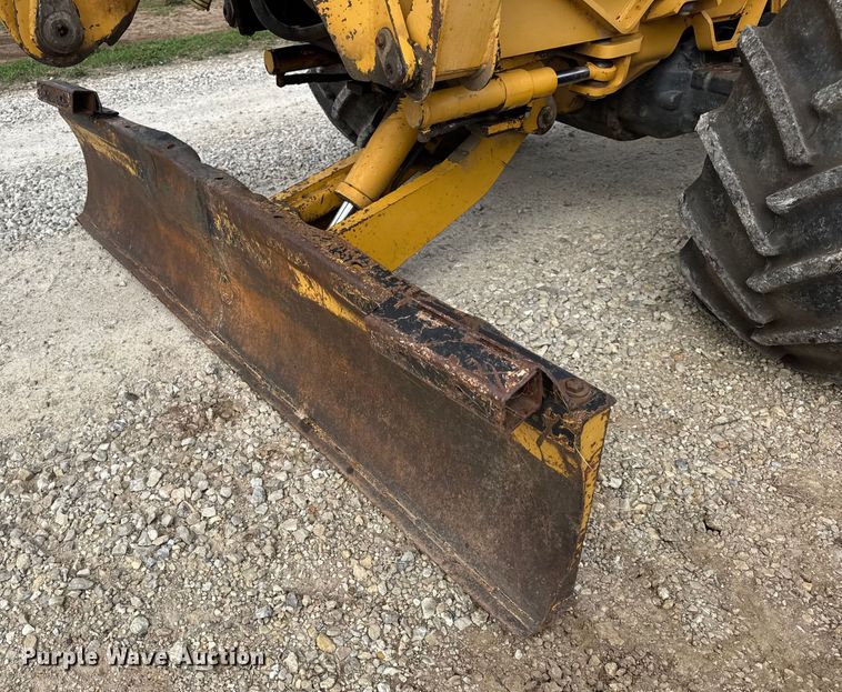 image for item EN0551 2000 Vermeer V8550A vibratory cable plow