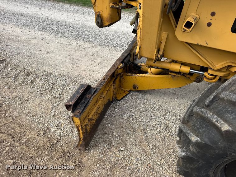 image for item EN0551 2000 Vermeer V8550A vibratory cable plow