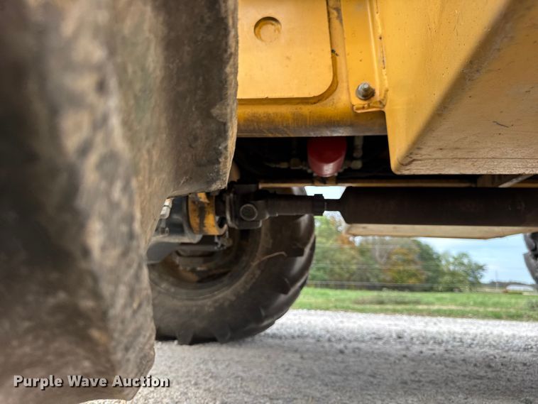 image for item EN0551 2000 Vermeer V8550A vibratory cable plow