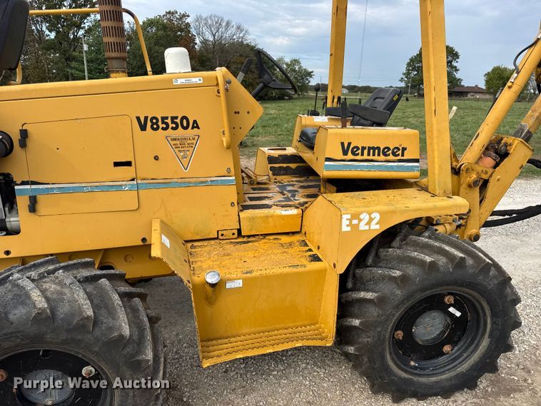 image for item EN0551 2000 Vermeer V8550A vibratory cable plow