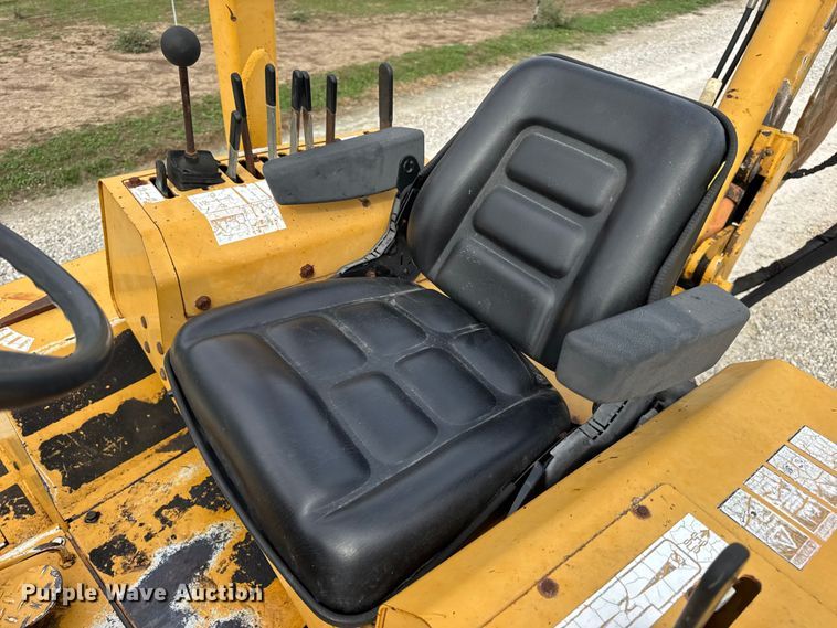 image for item EN0551 2000 Vermeer V8550A vibratory cable plow