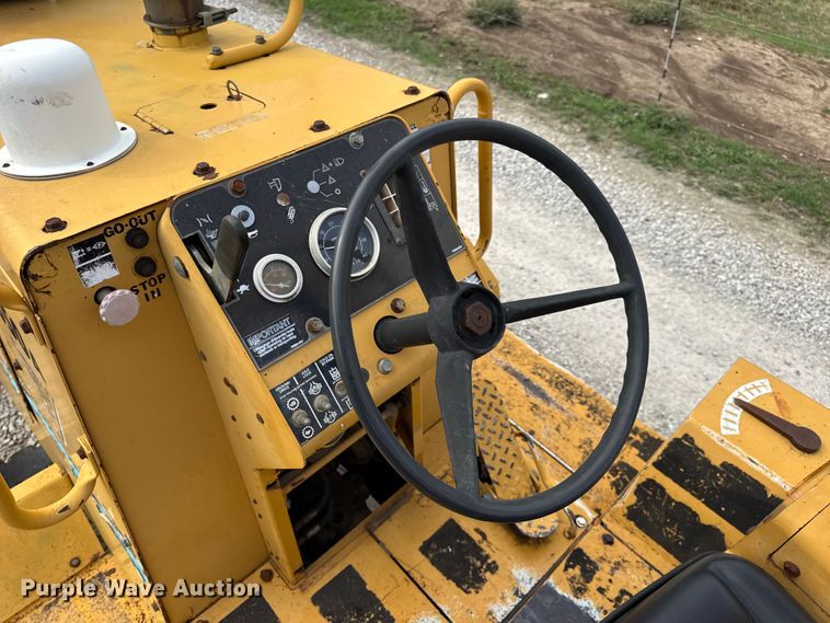 image for item EN0551 2000 Vermeer V8550A vibratory cable plow