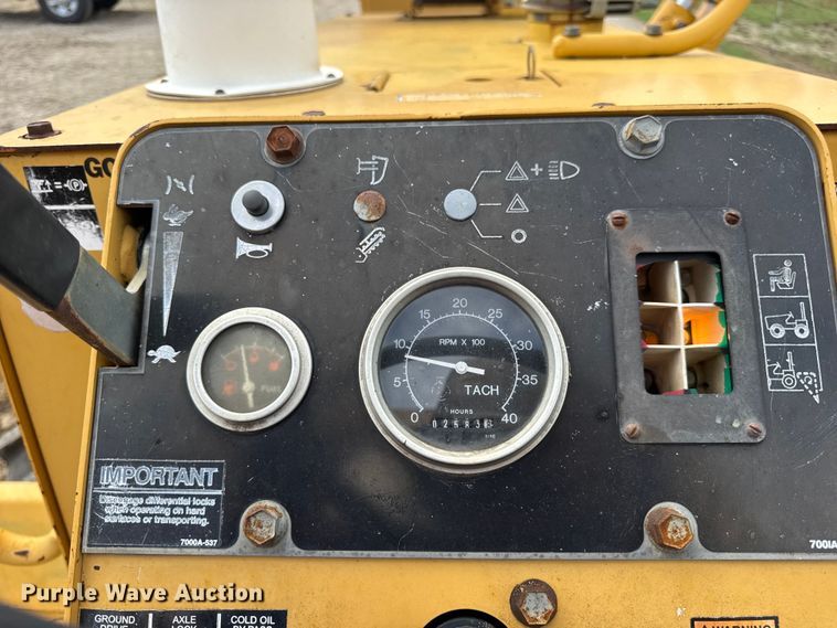 image for item EN0551 2000 Vermeer V8550A vibratory cable plow