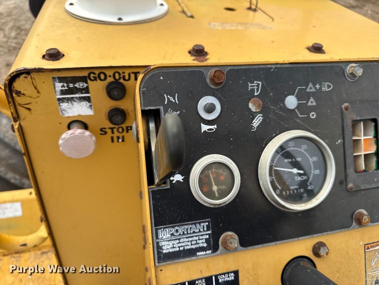 image for item EN0551 2000 Vermeer V8550A vibratory cable plow