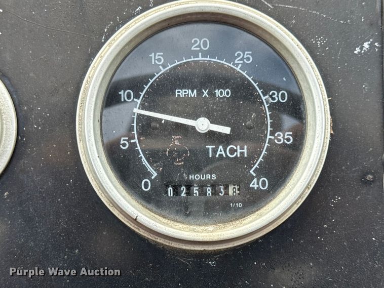 image for item EN0551 2000 Vermeer V8550A vibratory cable plow