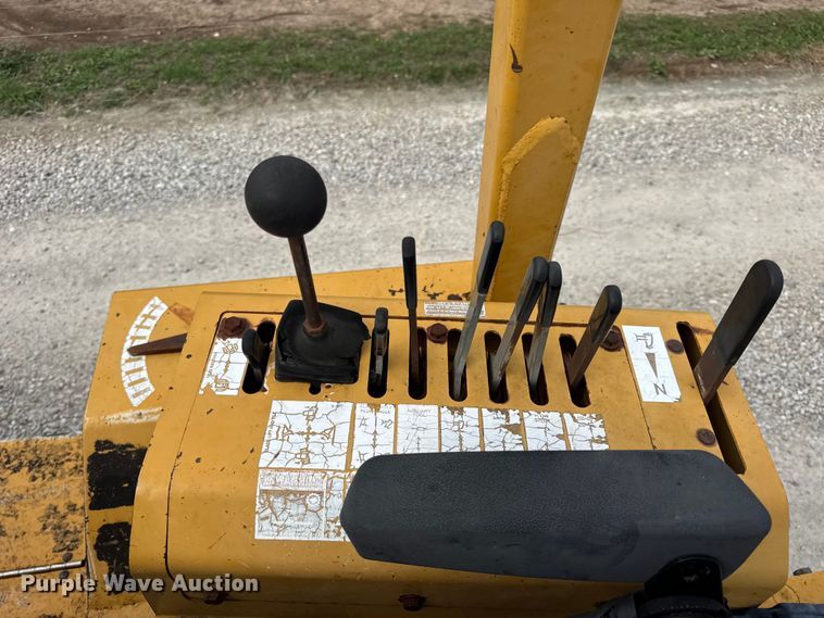 image for item EN0551 2000 Vermeer V8550A vibratory cable plow