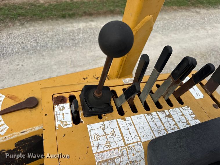 image for item EN0551 2000 Vermeer V8550A vibratory cable plow