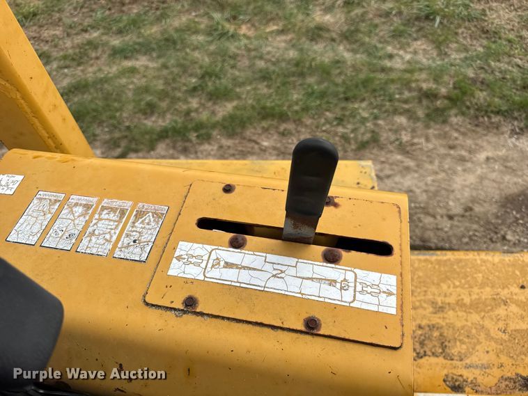 image for item EN0551 2000 Vermeer V8550A vibratory cable plow