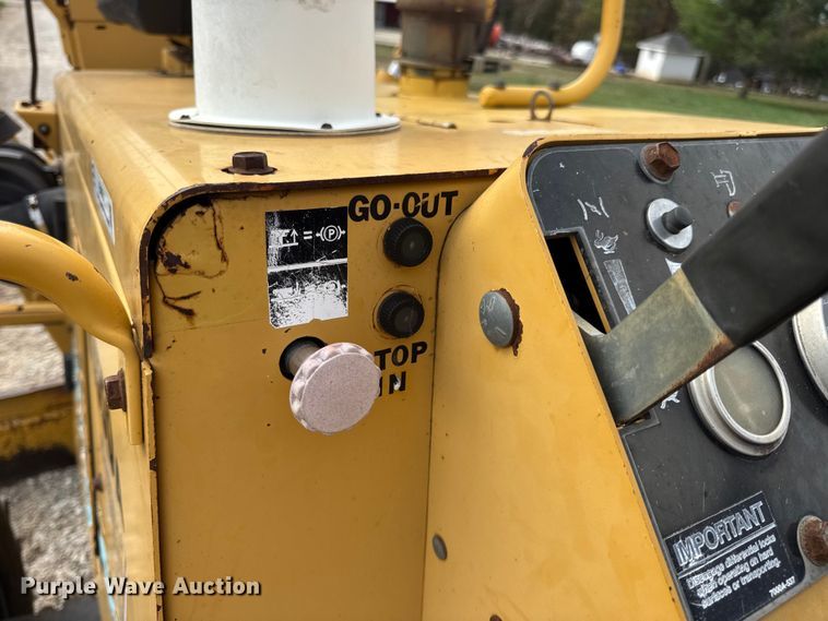 image for item EN0551 2000 Vermeer V8550A vibratory cable plow