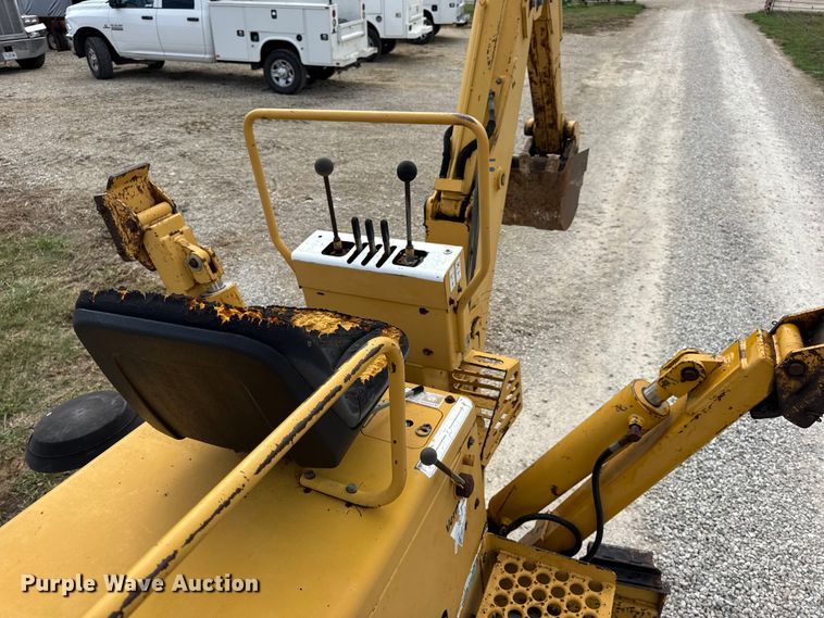 image for item EN0551 2000 Vermeer V8550A vibratory cable plow