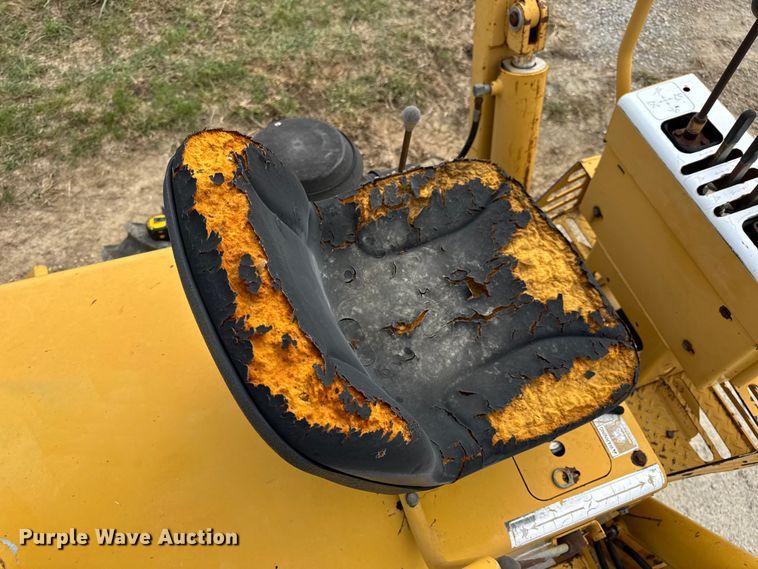 image for item EN0551 2000 Vermeer V8550A vibratory cable plow