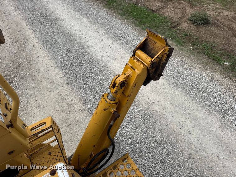 image for item EN0551 2000 Vermeer V8550A vibratory cable plow