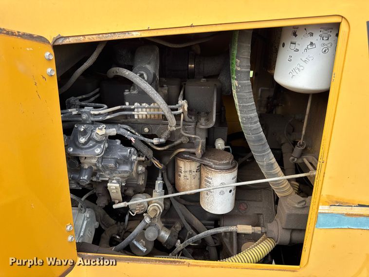 image for item EN0551 2000 Vermeer V8550A vibratory cable plow