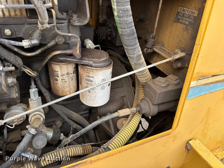 image for item EN0551 2000 Vermeer V8550A vibratory cable plow