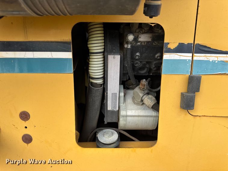 image for item EN0551 2000 Vermeer V8550A vibratory cable plow