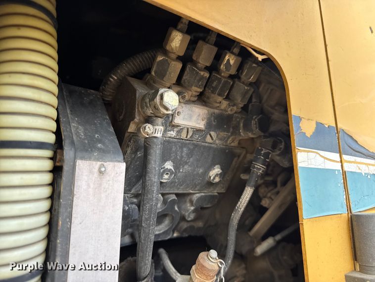 image for item EN0551 2000 Vermeer V8550A vibratory cable plow