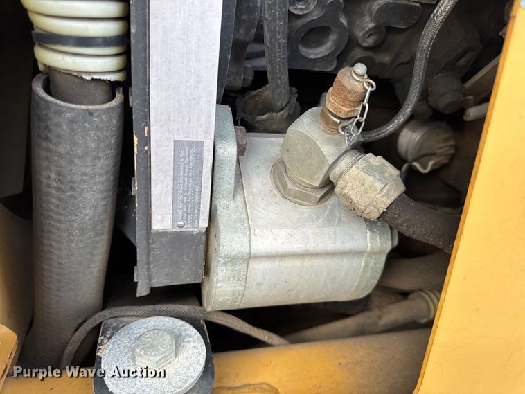 image for item EN0551 2000 Vermeer V8550A vibratory cable plow