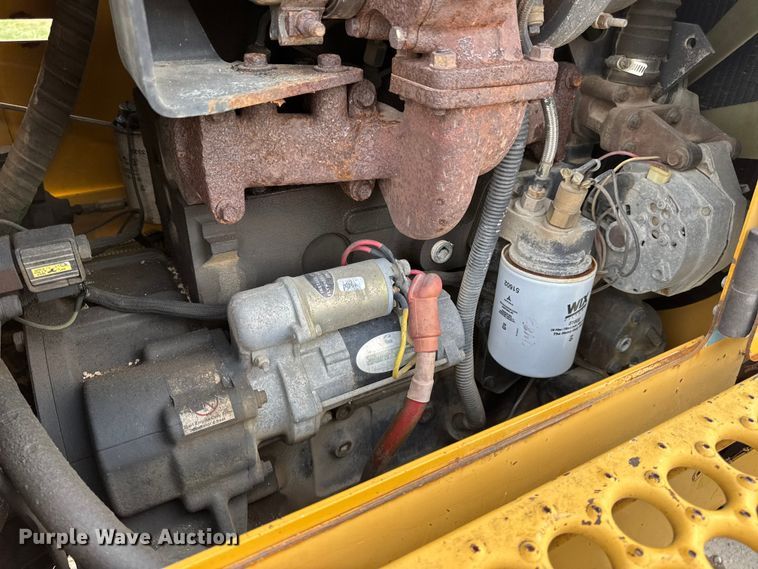 image for item EN0551 2000 Vermeer V8550A vibratory cable plow