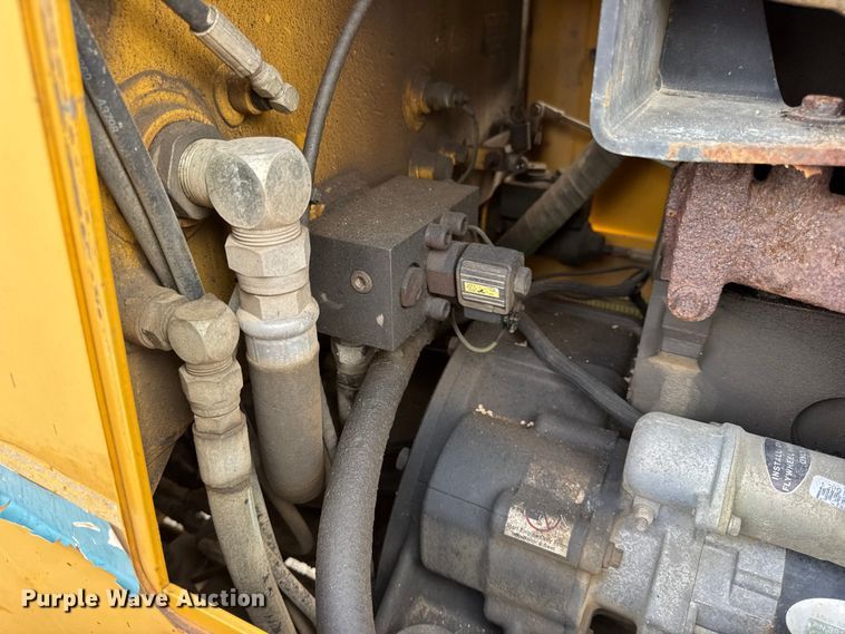 image for item EN0551 2000 Vermeer V8550A vibratory cable plow