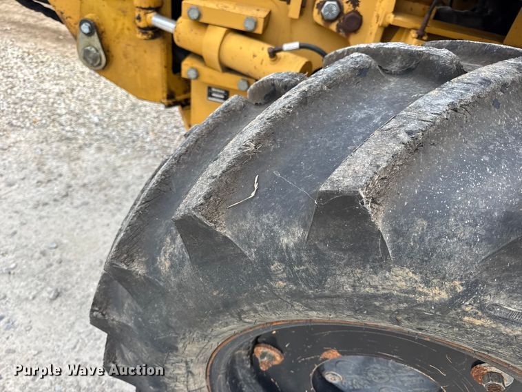 image for item EN0551 2000 Vermeer V8550A vibratory cable plow