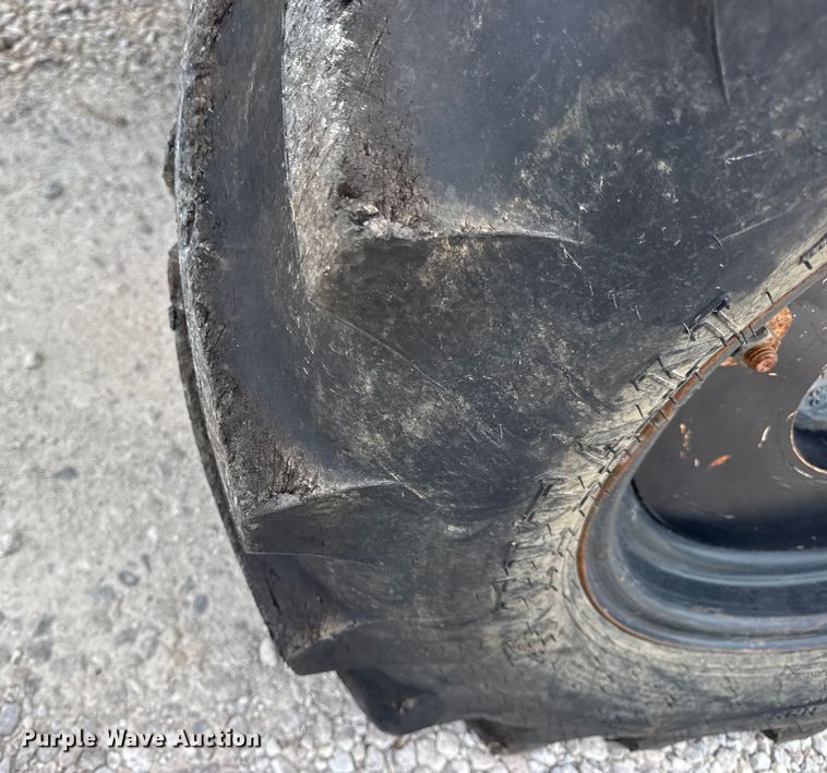 image for item EN0551 2000 Vermeer V8550A vibratory cable plow