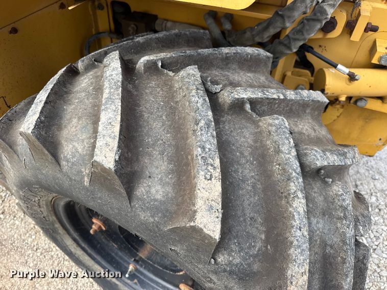 image for item EN0551 2000 Vermeer V8550A vibratory cable plow