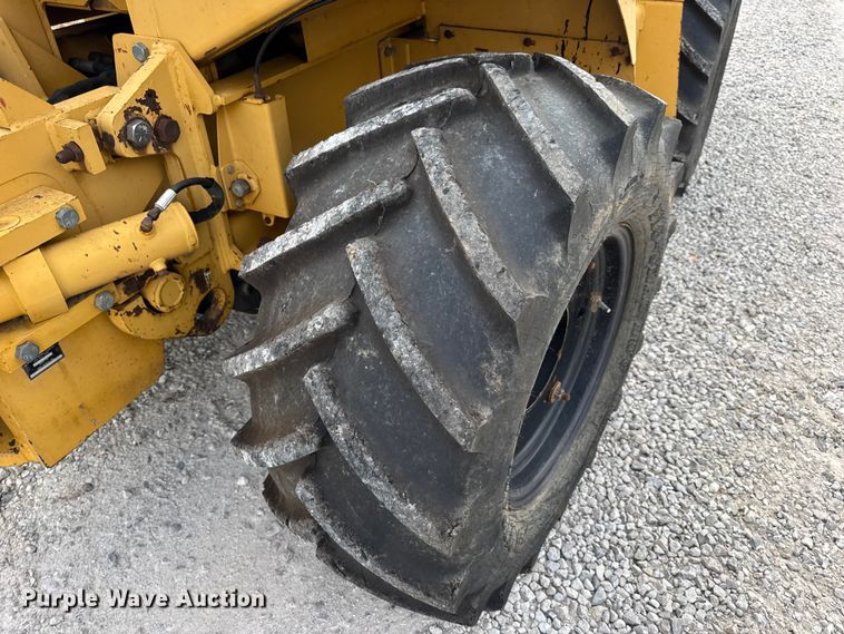 image for item EN0551 2000 Vermeer V8550A vibratory cable plow