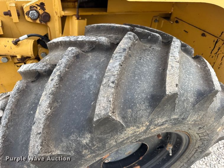 image for item EN0551 2000 Vermeer V8550A vibratory cable plow